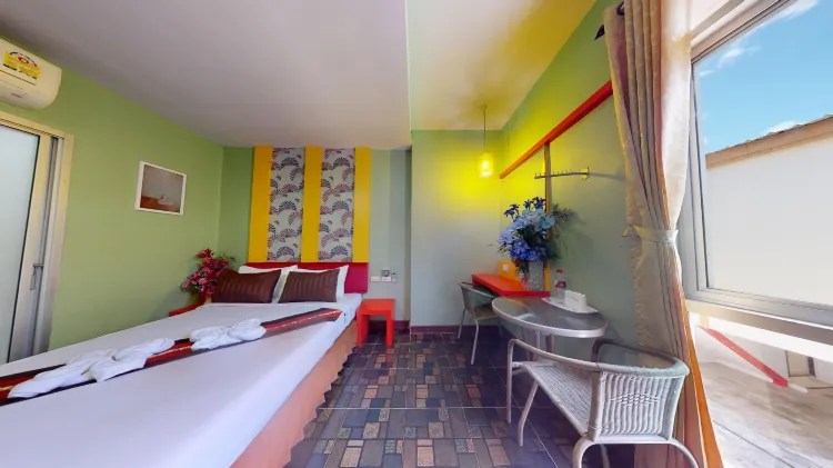 ห้องดีลักซ์ เตียงใหญ่ 1 เตียง