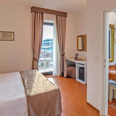 Double Or Twin Room With View Hotel Machiavelli Palace Promo Code