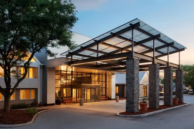 Delta Hotels Burlington Hotele w: 