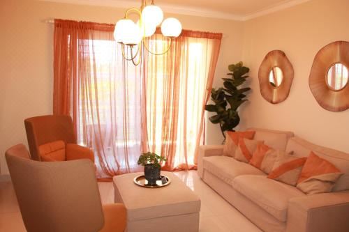 带阳台的三卧室公寓