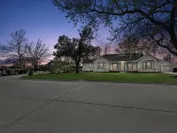 Home adjacent to Country Club, near Hospitals, Park, College and shopping. Hotels in Ada