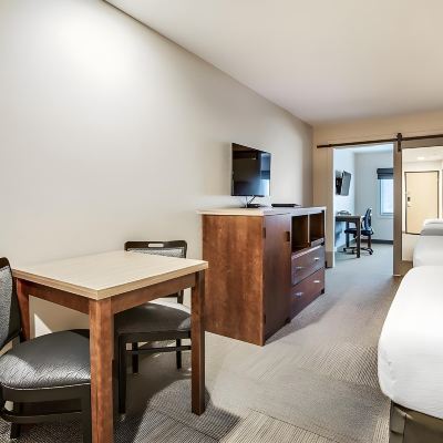 Deluxe 3 Queen Beds Non-Smoking Third Street Inn Promo Code