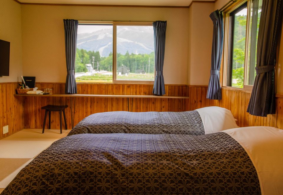 日式房， 山景， 夜景， 无烟