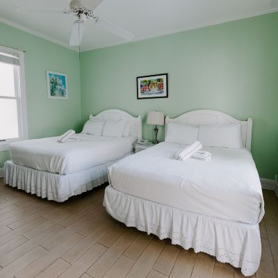 Deluxe Queen Room Amsterdam's Curry Mansion Inn Promo Code