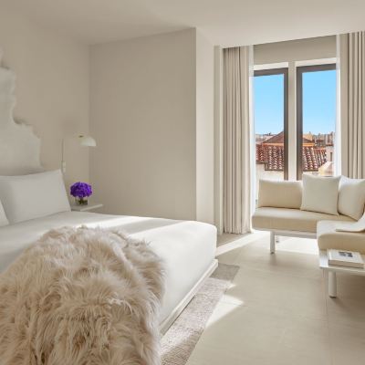 Deluxe Room, 1 King Bed, City View