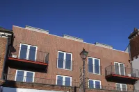 Charles Hope Staines Centre Hotele w: 