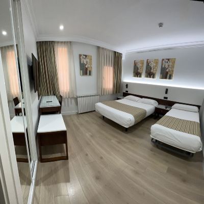 Twin Room Hostal Sol Square Madrid Promo Code