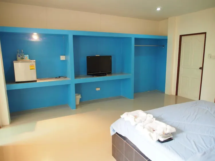 ห้องเตียงใหญ่พร้อมวิวคลอง