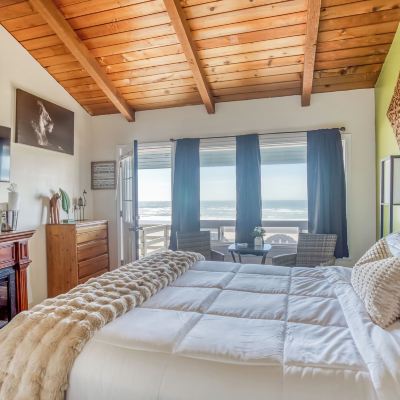 Classic Single Room, 1 Queen Bed, Patio, Oceanfront Moolack Shores Inn Promo Code