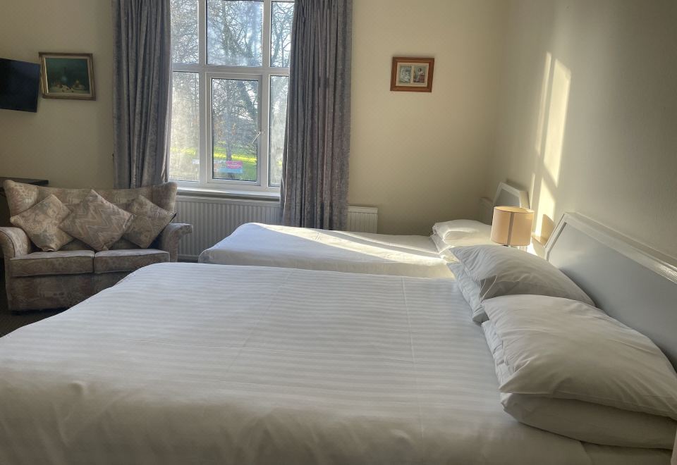 豪华三人房， 独立浴室