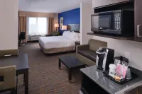 Holiday Inn Express & Suites BAKERSFIELD AIRPORT by IHG