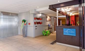 Comfort Aparthotel Six-Fours - Housity