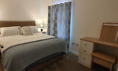 Inviting 2-Bed Barn with Hot Tub Near Muirkirk - Housity