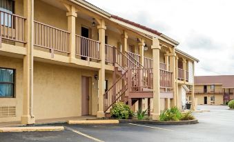 Quality Inn - Housity
