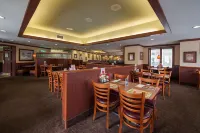 Howard Johnson Plaza by Wyndham by the Falls / Niagara Falls