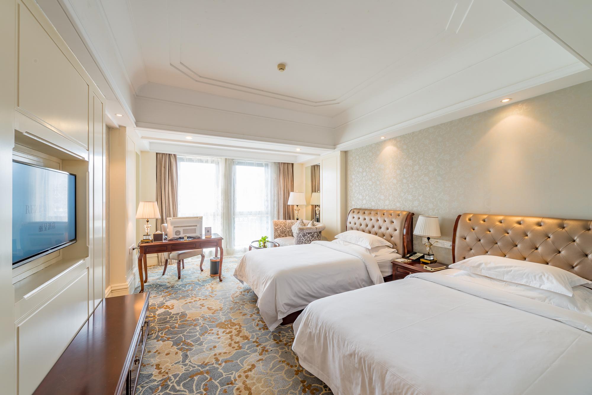 Rezen Hotel Zhoushan Tairu行政双床房（浴缸）