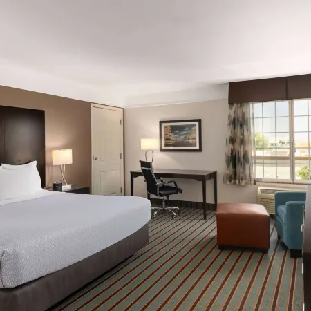 La Quinta Inn & Suites by Wyndham Bakersfield North
