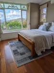 "Huonview" House on the Hill. Views for miles. 5 mins from CBD