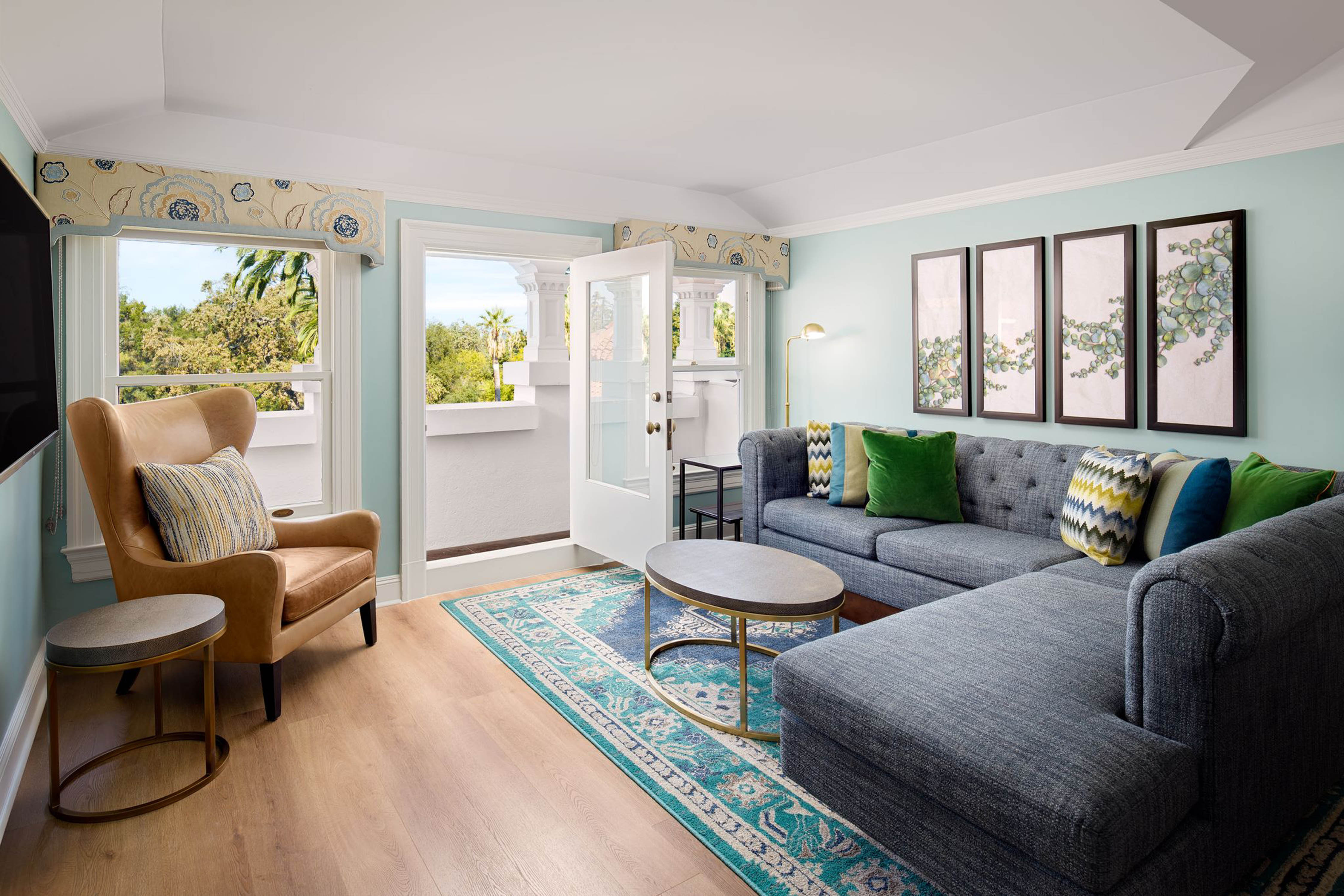 大厦套房带阳台