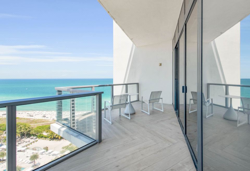 頂層閣樓8，兩臥室雙層套房，海景，陽臺