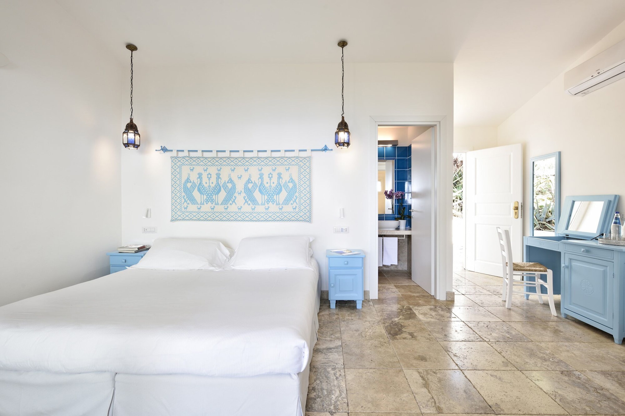 两卧室连接家庭房