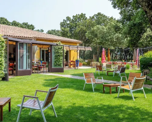 Logis la Bastide de Grignan Hotel & Restaurant "La Chênaie" Hotels in Grignan