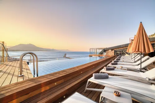 Numa Port Hotel