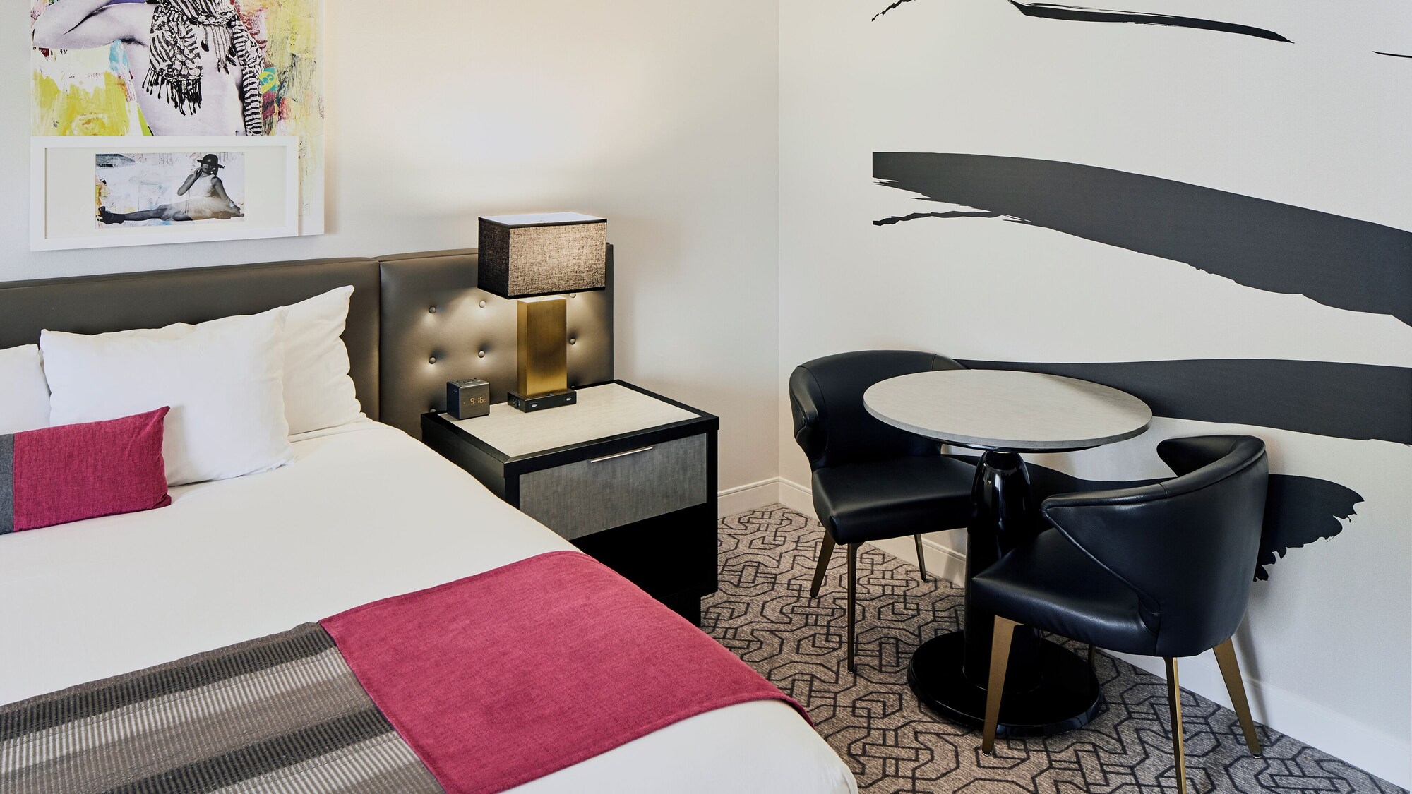 超时尚客房 - 带1张特大床 - 靠近电梯