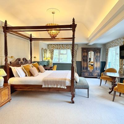 Suite The Holt Hotel Promo Code