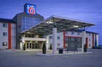Motel 6 Saskatoon, SK Hotele w: 