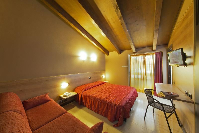 享有部分湖景的三人间