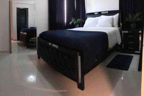 带阳台的三卧室公寓