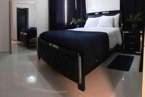 带阳台的三卧室公寓