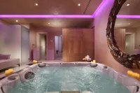 Leon's Place Hotel