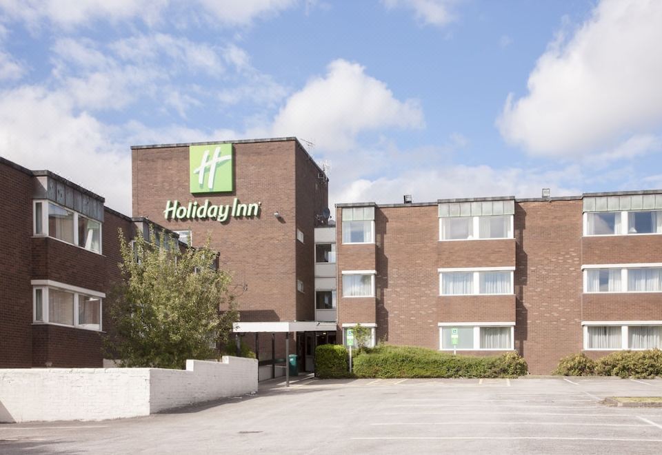 "a large brick building with the words "" holiday inn "" prominently displayed on the side of the building" at Holiday Inn Leeds - Wakefield M1, Jct.40
