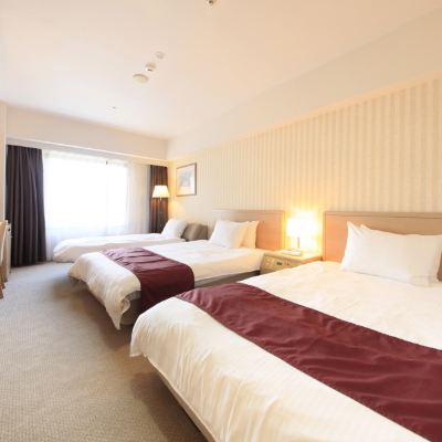 《喫煙》トリプル ★ ダブルベッド2台 + エクストラベッド[トリプルルーム][喫煙] クインテッサホテル佐世保 クーポン