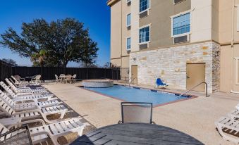 Days Inn & Suites by Wyndham San Antonio Near Frost Bank Ctr