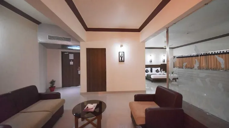 Hotel Vishal International Room