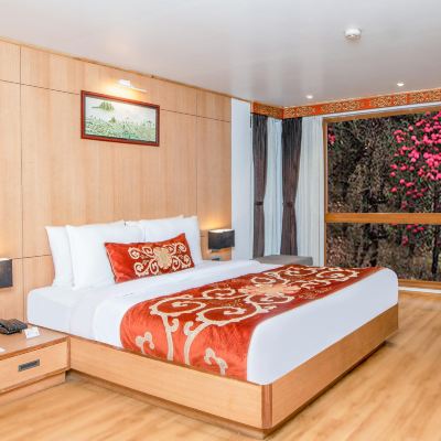 Deluxe Room with Rhododendron View