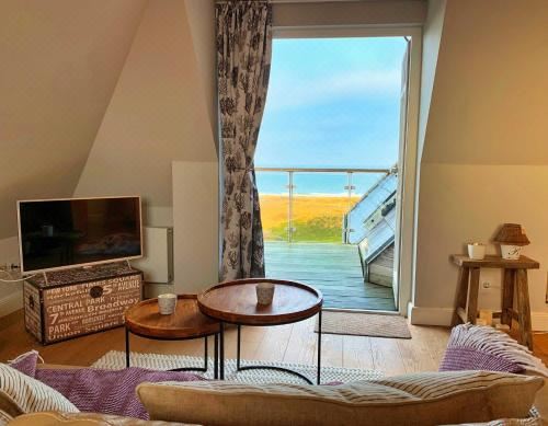 带阳台的两卧室公寓