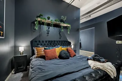 Huge King Bed Loft Downtown - Balcony - Grocery - Brewery - Court Ave Nightlife Hotel di 