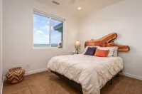 New mountain top retreat w/ 270° stunning views