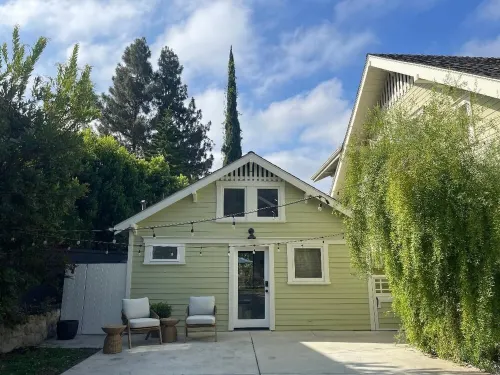 Brand New Charming Guest House in lovely Northwest Glendale CA. Private &Quiet