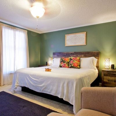 Cascade Full King Suite Clay Corner Inn Promo Code