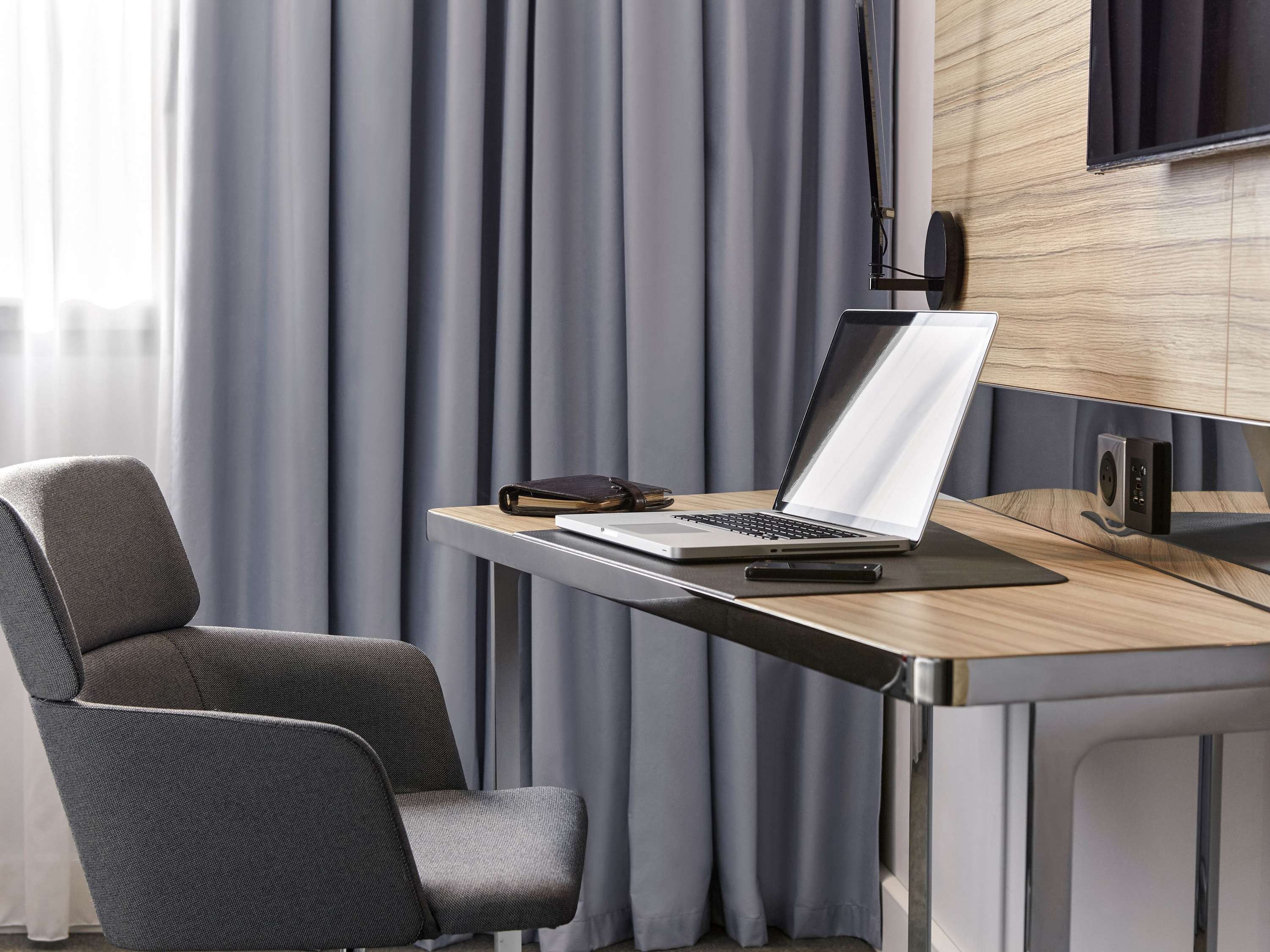 高级房， 多张床