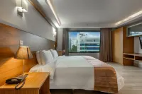 Weston Suites Hotel Hotels in 