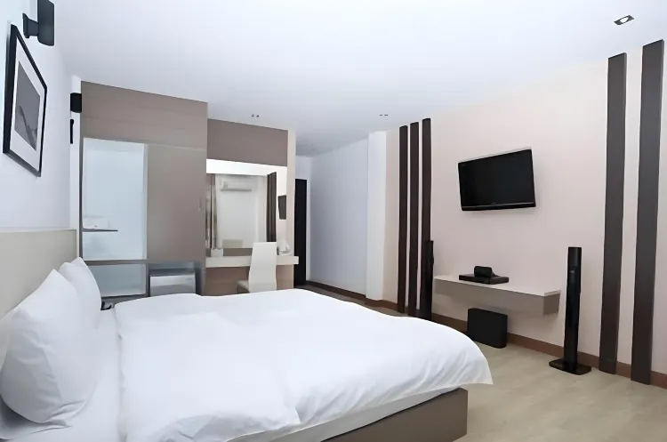 ห้องซูพีเรียร์ เตียงใหญ่ 1 เตียง