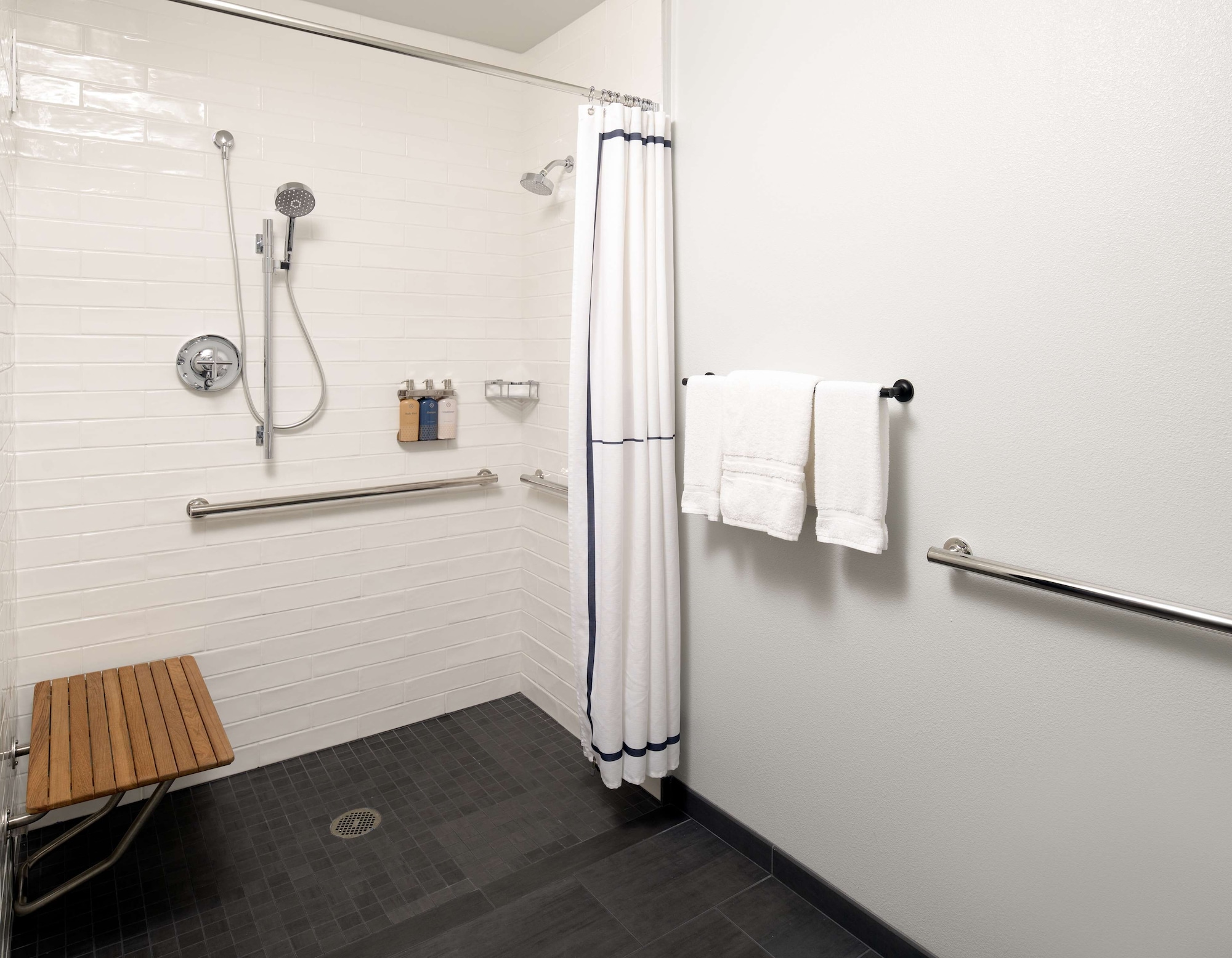 行动无障碍大厦套房带带无障碍淋浴