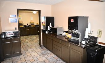 Days Inn & Suites by Wyndham Kaukauna WI