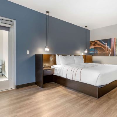 Accessible-1 King, Mobility Accessible, Walk In Shower, Larger Room, Balcony, Mini Fridge, Non-Smoking Vīb Hotel by Best Western Phoenix - Tempe Promo Code